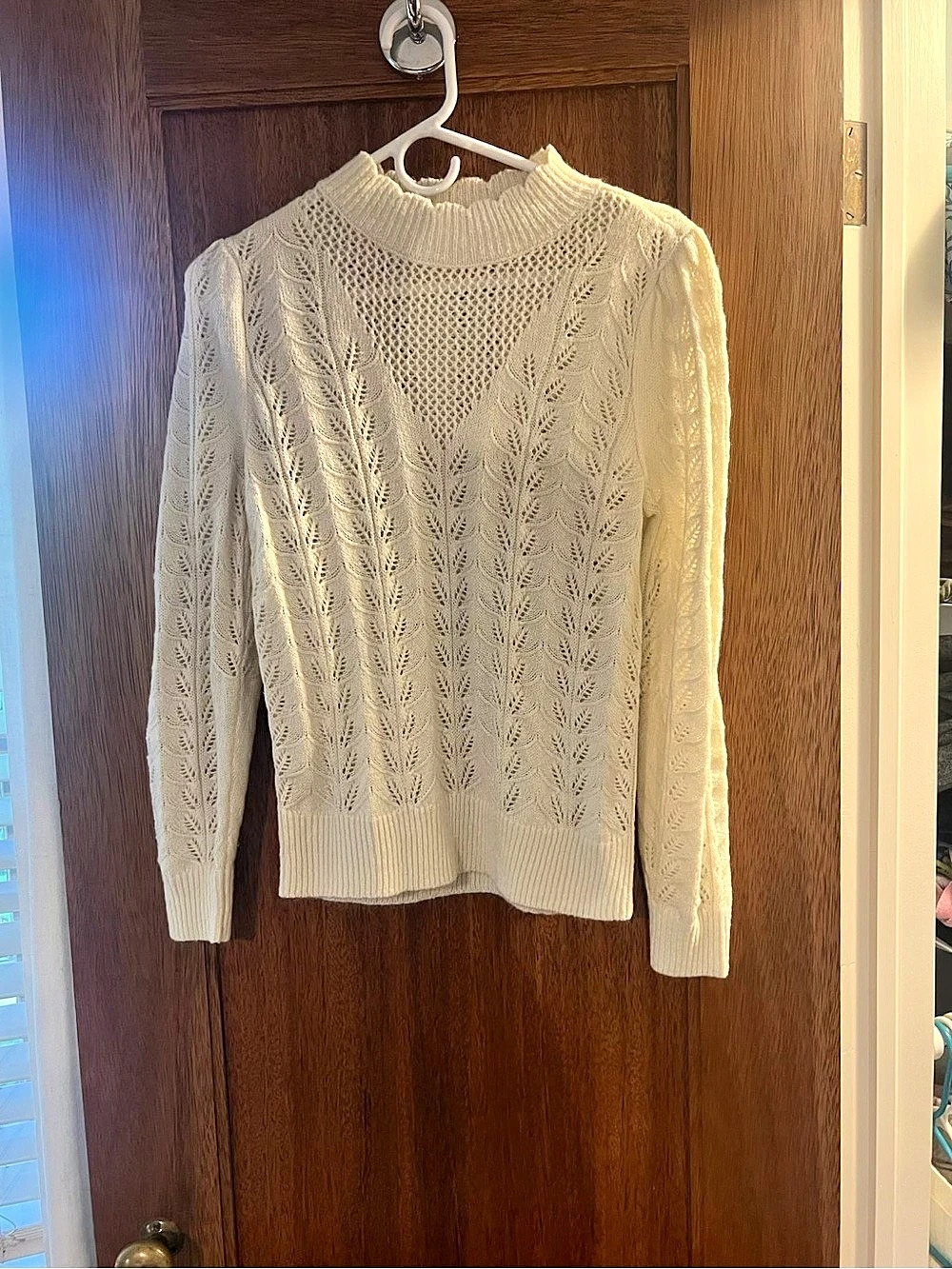 LOFT Cable Knit Crewneck Sweater in White Size Medium
